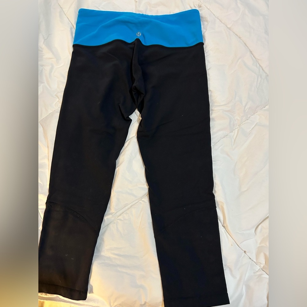 l 3
Lululemon Size S Black and blue High Waisted Athletic Capri Leggings,